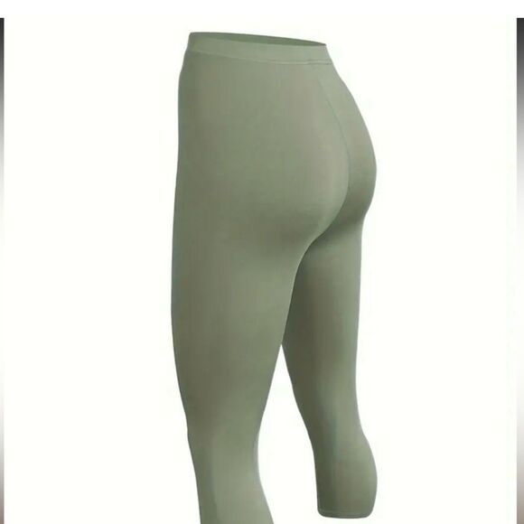 NWOT Olive Green Capris - Picture 3 of 11